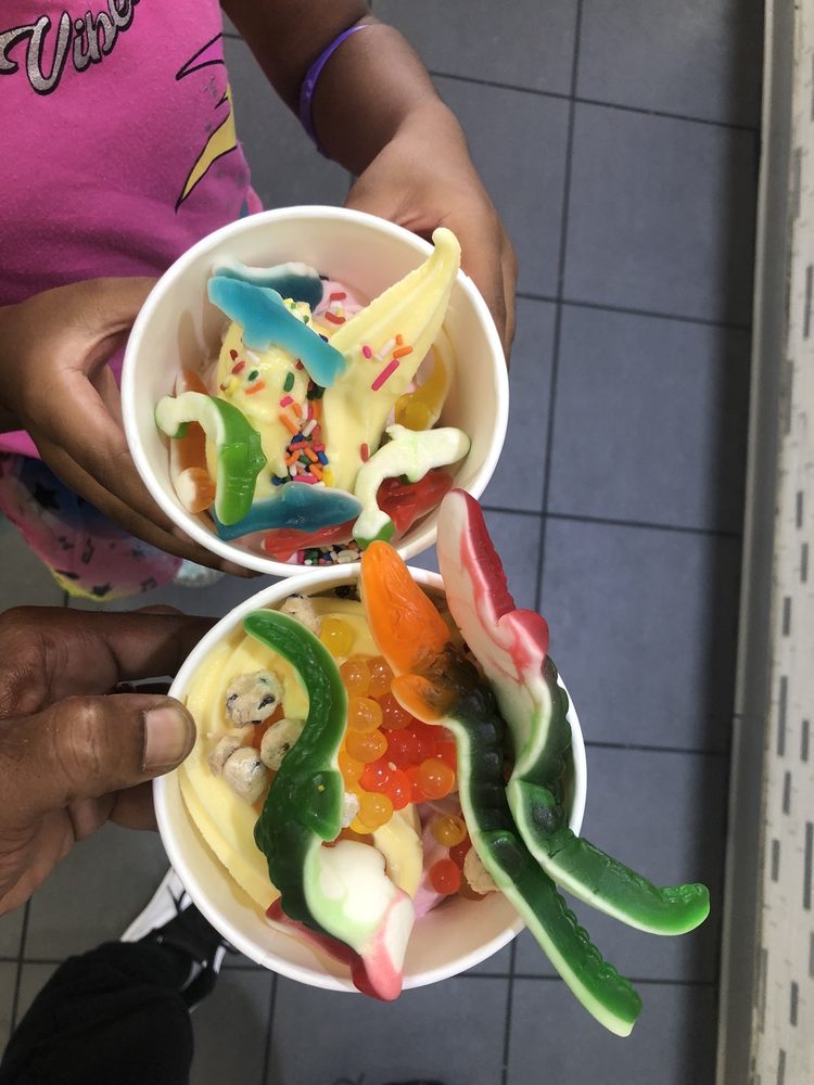 SWEETFROG PREMIUM FROZEN YOGURT 30 Photos & 31 Reviews 1515 Town E