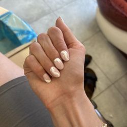 North Bend Nails - Wavy neutral gel nails oval shape