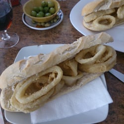 Bolera Bar Ph - Esto aunque no lo parezca es medio bocadillo...más de media barra de pan!!!