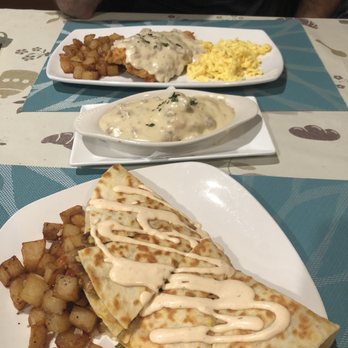 Rossy's Place - Country fried chicken, biscuits & gravy and breakfast quesadilla - American Near Me - Charles Town, West Virginia