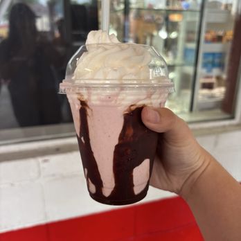Horne's - Strawberry brownie chocolate shake (split in half) - New American Near Me - Port Royal, Virginia Horne's - Strawberry brownie chocolate shake (split in half) - New American Near Me - Port Royal, Virginia