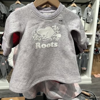 Roots - Roots - clothing display - Men's Clothing Near Me - Mississauga, Ontario
