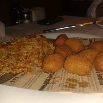 Sur Topía - Torta de camarones y croquetas de pringá - Wine Bars Near Me - Madrid, M