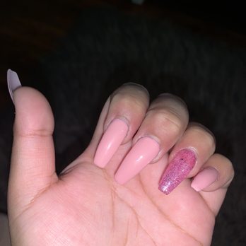 Expression Nails Spa - My middle finger nail was placed to the side - Nail Salons Near Me - Selma, Texas