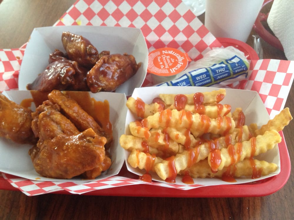 Blazer's of Lexington Hot Wings Logo