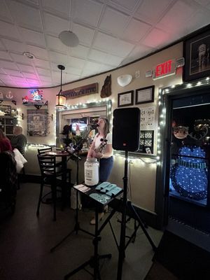 Murray's Tavern by null