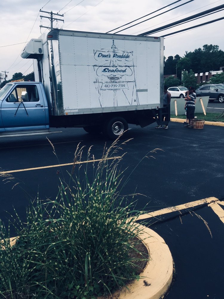 Daves Roadside Seafood Truck Logo
