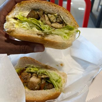 J28 Sandwich Bar - 11 Spices Chicken sandwich - Peruvian Near Me - Hollywood, Florida