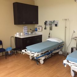 Bexley Urgent Care - Trauma room with capabilities for IV hydration, EKGs and PFTs