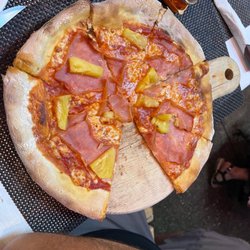 La Trattoria - Hawaiian pizza