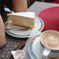 Cafe Konditorei Besold - Torte mit Kaffee
