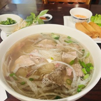 Pho 22 - Brisket and Rare Beef Pho. Not good. - Vietnamese Near Me - Montrose, California