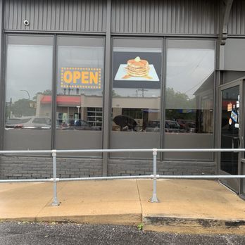 Coolidge Cafe - Open Daily - American Near Me - Oak Park, Michigan