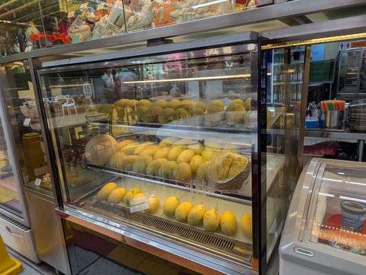 No Signboard Seafood At Geylang by null No Signboard Seafood At Geylang by null