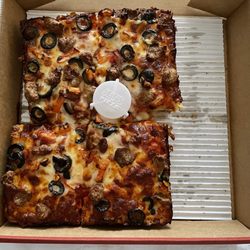 Jet's Pizza - 4 Corner Pizza