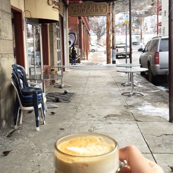 La Prima Espresso Co - Vanilla Latte - Coffee Roasteries Near Me - Pittsburgh, Pennsylvania