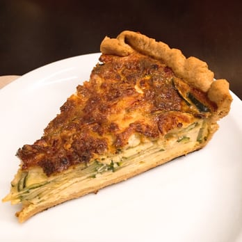 French American Bakery - Torta salata (quiche) formaggio di capra e zucchine - Salad Near Me - Paris, 75 French American Bakery - Torta salata (quiche) formaggio di capra e zucchine - Salad Near Me - Paris, 75