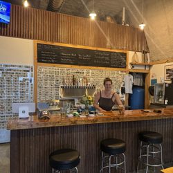 Craig Taphouse - Bar