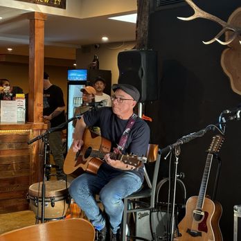 Three Bull Brewing - Gary at the Open Mic - Brewpubs Near Me - Snohomish, Washington