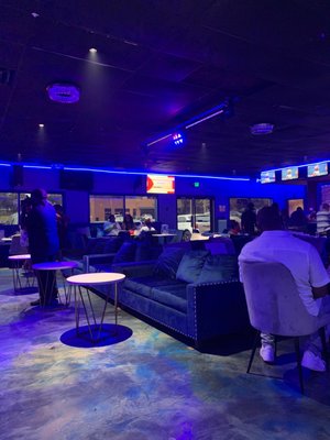 Bleu Whisky Lounge by null