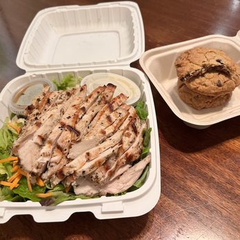 Lei Lei's Bar and Grill - Grilled Chicken Garden Salad ($28) - New American Near Me - Kahuku, Hawaii Lei Lei's Bar and Grill - Grilled Chicken Garden Salad ($28) - New American Near Me - Kahuku, Hawaii