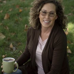 Leslie J Saul - Hold Thee Onion - Personal and Professional Development Coach | Consulting and Management Solutions.