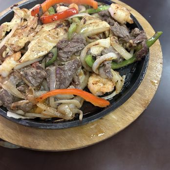 Monarca Alta Cocina - Steak and shrimp fajitas - Mexican Near Me - Marietta, Georgia