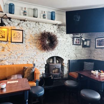 The Villa - Pub bar area - Pubs Near Me