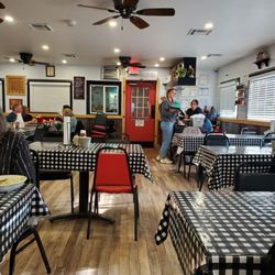 Mel's Country Cafe - No nice, and remodeled.