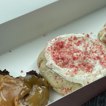 Crumbl - Yale - Strawberry shortcake - Bakeries Near Me - Houston, Texas
