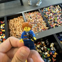 The Minifig Shop - Build your own Minifigure station.
