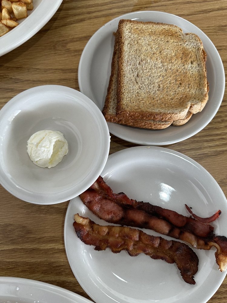 DION’S BREAKFAST CAFE 14 Photos & 10 Reviews 337 E Glenwood Lansing