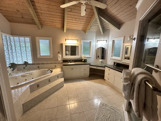 Residential Cleaning - Feeling cozy and comfortable in your living space can improve the quality of your mood. Embracing and appreciating a well kept home wether for yourself to wind down or for family and friends to gather, adds to bringing tranquility and harmony into balance. We take great pride in assisting with bringing out the unique features of your home so that you can feel relaxed and present in the every day joys of life. Residential Cleaning - Feeling cozy and comfortable in your living space can improve the quality of your mood. Embracing and appreciating a well kept home wether for yourself to wind down or for family and friends to gather, adds to bringing tranquility and harmony into balance. We take great pride in assisting with bringing out the unique features of your home so that you can feel relaxed and present in the every day joys of life.