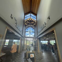 Saddleback Golf - Inside of clubhouse