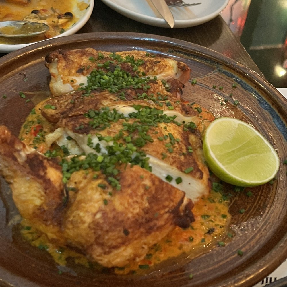 Petite Leon - Pollo in piri piri sauce - Mexican Near Me - Minneapolis, Minnesota