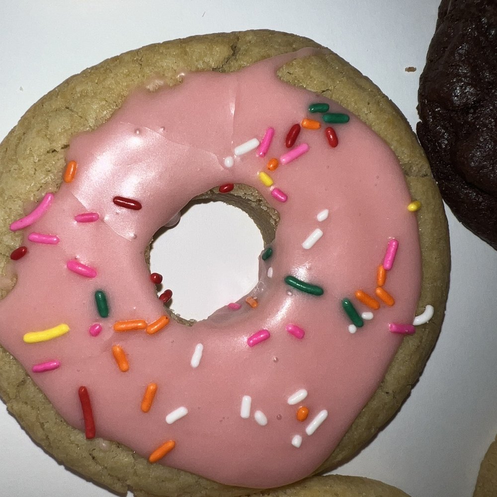 Crumbl - Moore - Bakeries Near Me - Moore, Oklahoma
