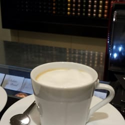 Nespresso - Pedi uma demonstração do aeroccino e fui atendida! Linda espuma num capuccino que ficou ótimo.