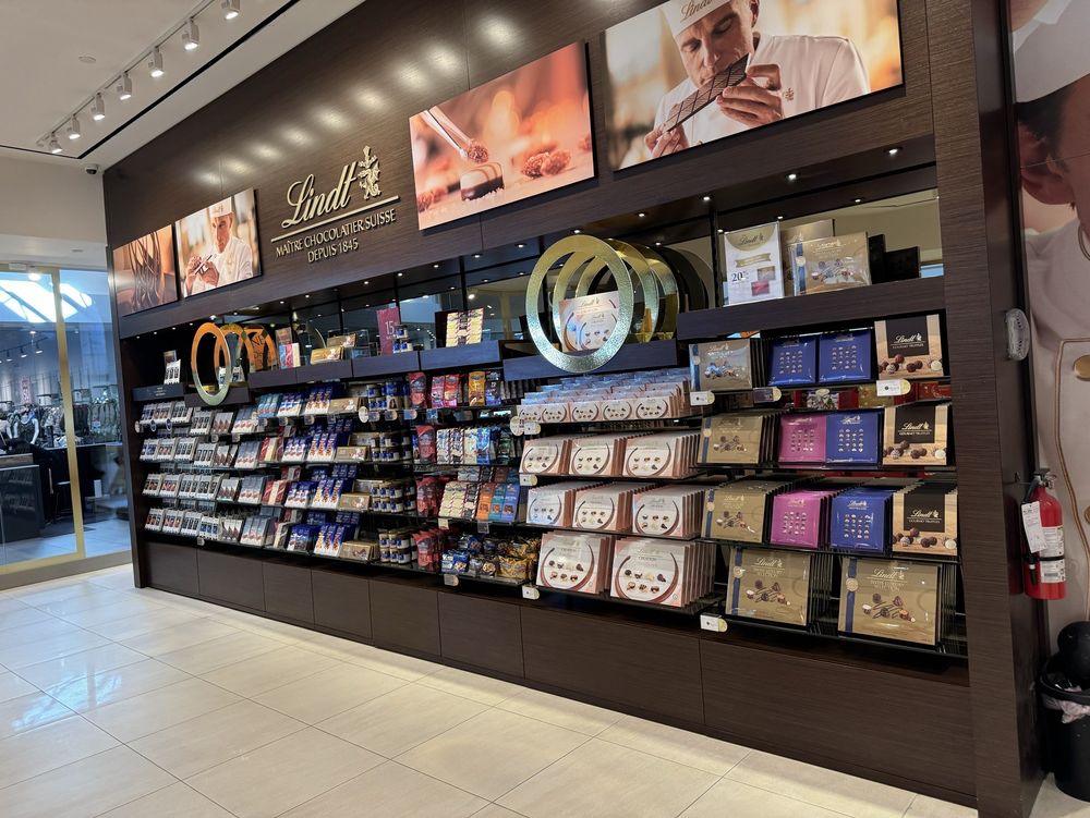 Lindt Chocolate Shop Logo
