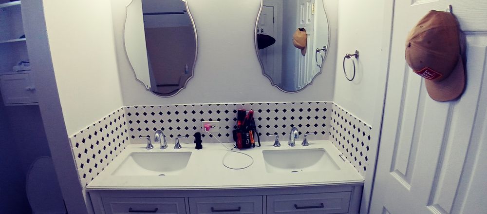 Slide of Mister Rey Electric & Plumbing services