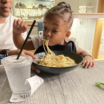 Paddlefish - Kids Linguine w/ Parmesan Cream Sauce and Chicken - Seafood Near Me - Orlando, Florida Paddlefish - Kids Linguine w/ Parmesan Cream Sauce and Chicken - Seafood Near Me - Orlando, Florida