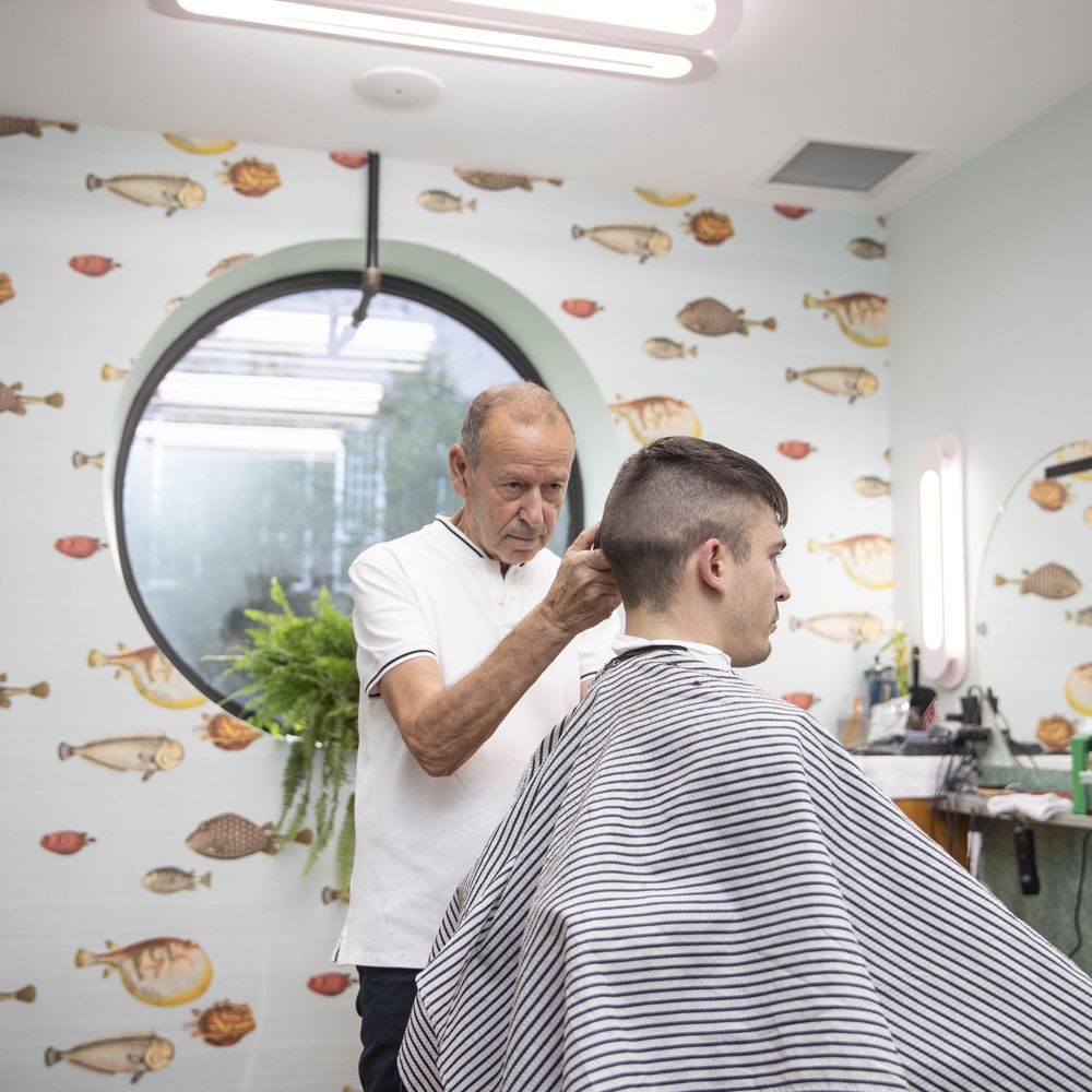 CROWS NEST 15 Charles St E, Toronto, Ontario Barbers