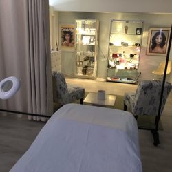 Sabastian Skin Care - The most comfortable table with nice linens and blankets