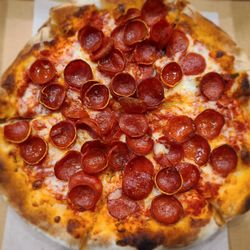 Ty’s Roadside - Regular pepperoni pie