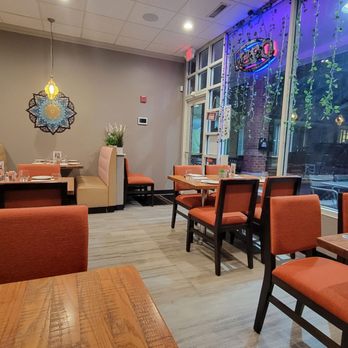 Tandoor Curry Hotspot - Dining room - Indian Near Me - Riverwoods, Illinois Tandoor Curry Hotspot - Dining room - Indian Near Me - Riverwoods, Illinois
