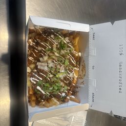 Birria poutine