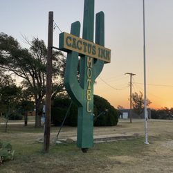 Cactus Inn - Sunrise at the Cactus Inn