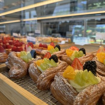 Paris Baguette - Bakeries Near Me - Glendale, California Paris Baguette - Bakeries Near Me - Glendale, California
