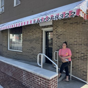Queen's Pizza & Subs - Outside - Pizza Near Me - Pearisburg, Virginia