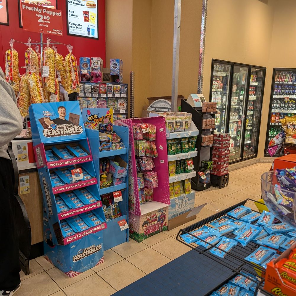 Circle K - Waiting in line - Convenience Stores Near Me - Oshawa, Ontario