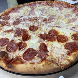 Enea's Pizzeria - New York Style half pepperoni and half Hawaiian.